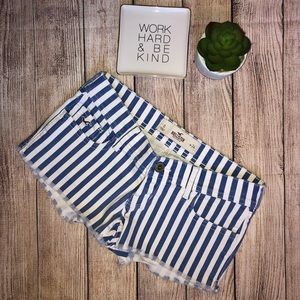 0 Hollister striped shorts
